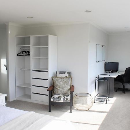 5-Min Walk To Village - Havelock North Holiday Home With Spa Pool Bagian luar foto