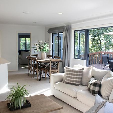 5-Min Walk To Village - Havelock North Holiday Home With Spa Pool Bagian luar foto