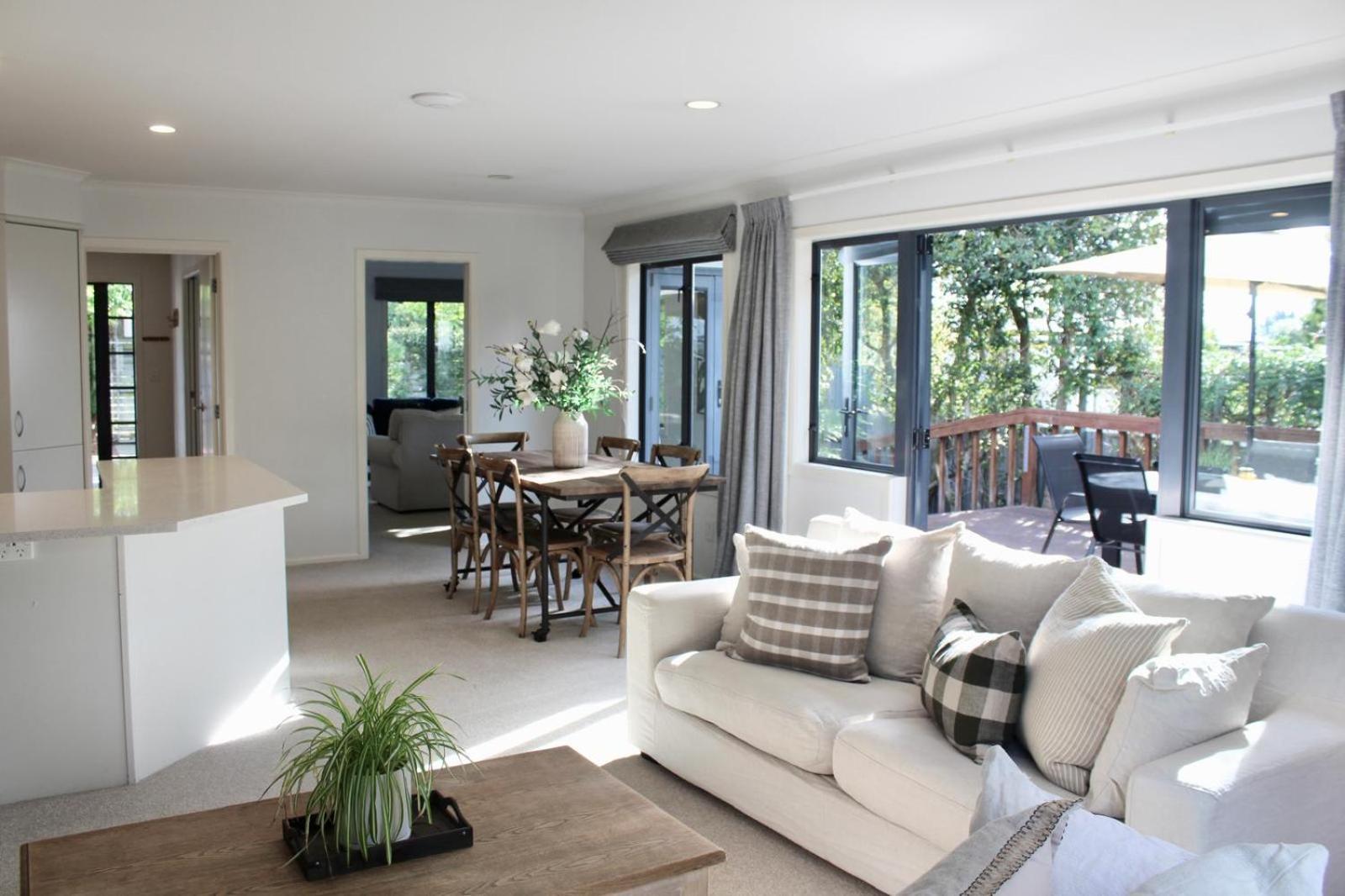 5-Min Walk To Village - Havelock North Holiday Home With Spa Pool Bagian luar foto