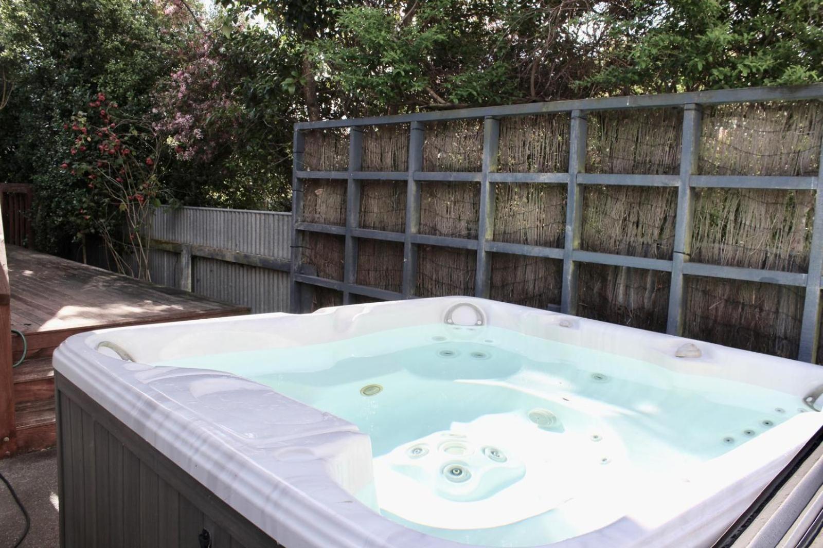 5-Min Walk To Village - Havelock North Holiday Home With Spa Pool Bagian luar foto