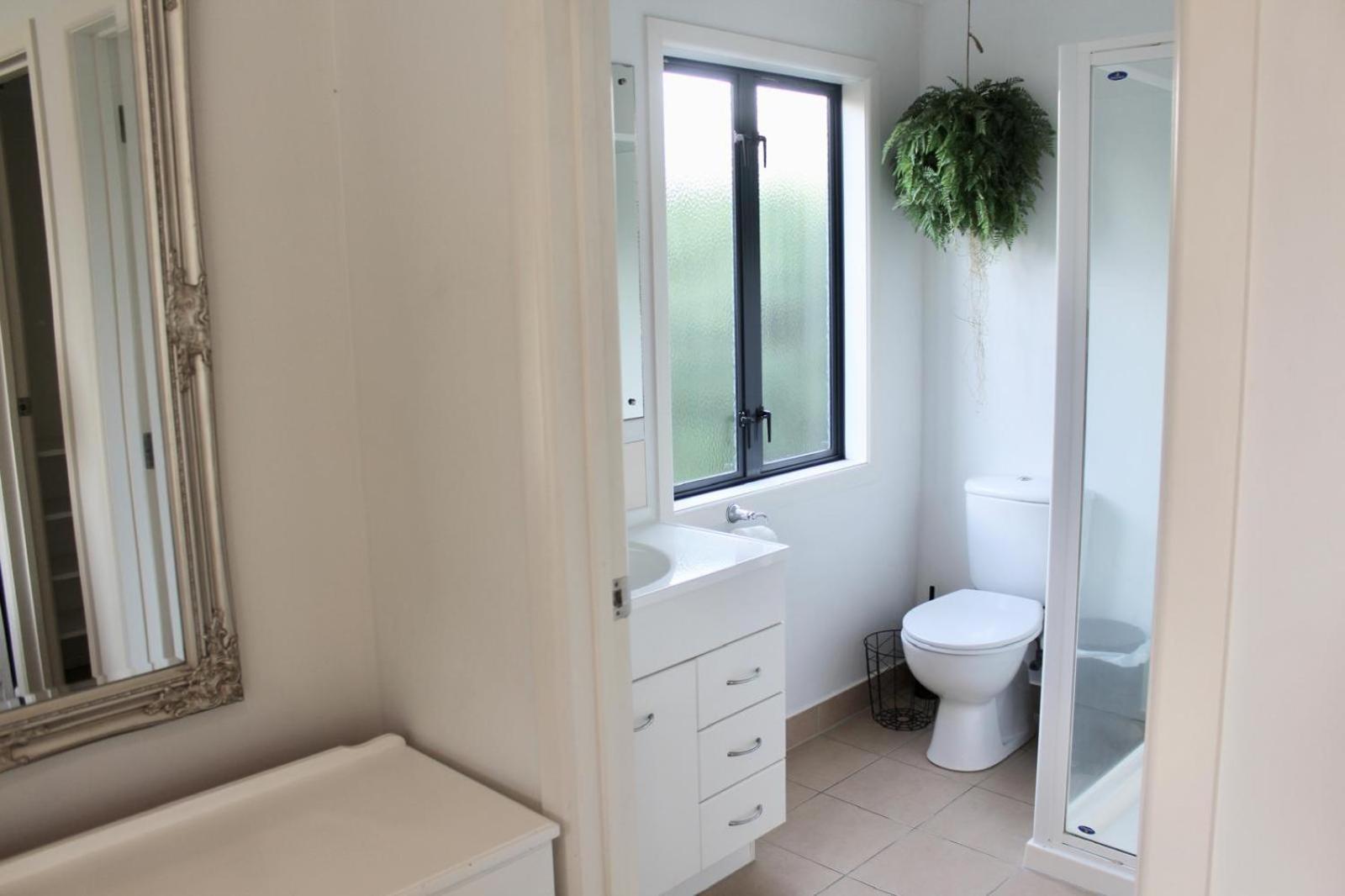5-Min Walk To Village - Havelock North Holiday Home With Spa Pool Bagian luar foto