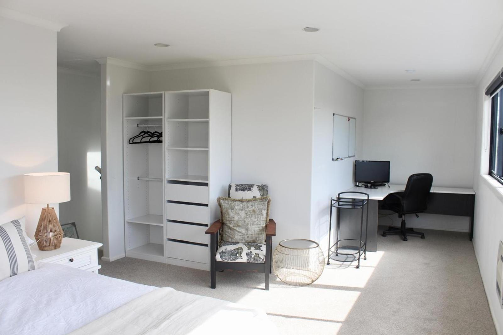 5-Min Walk To Village - Havelock North Holiday Home With Spa Pool Bagian luar foto